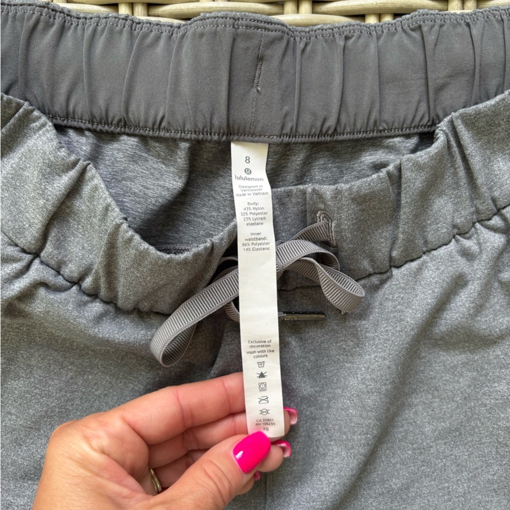Lululemon On The Fly Short 8 athleisure workout yoga travel running hiking - Picture 6 of 8